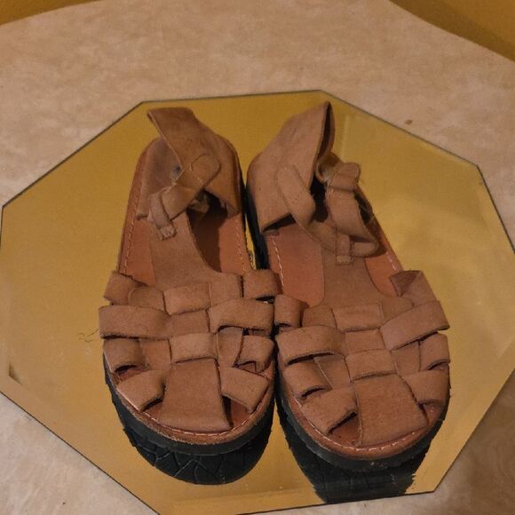 Zara Tan Sandals with Woven Design - Picture 1 of 1